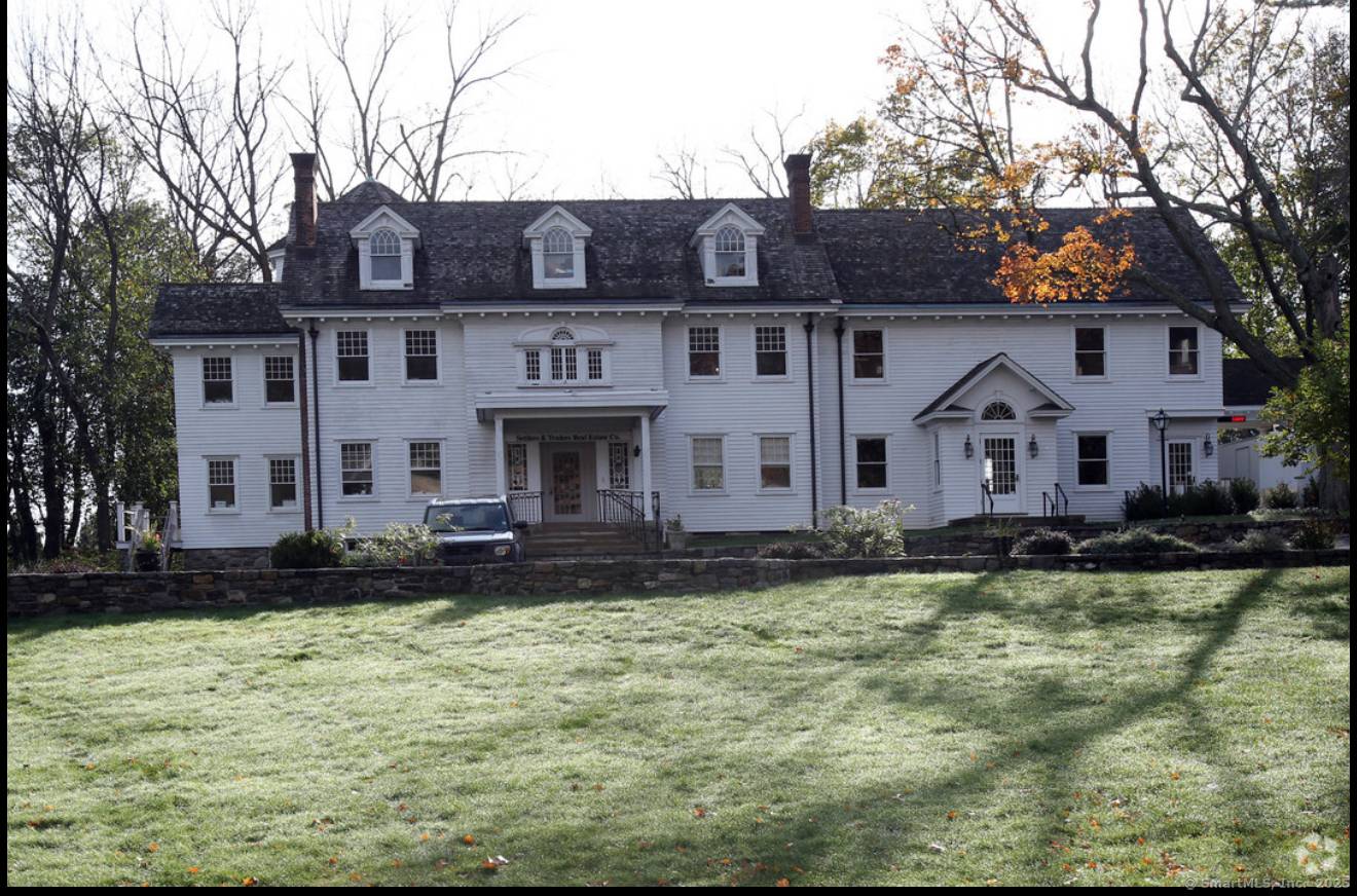 2. 065 Acres 10, 000 sq. restored Williamsburg style building 532 sq.