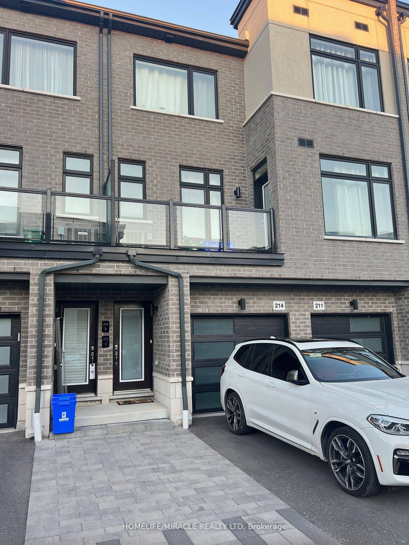 Luxury Urban Townhome In Prestigious Pickering Community !