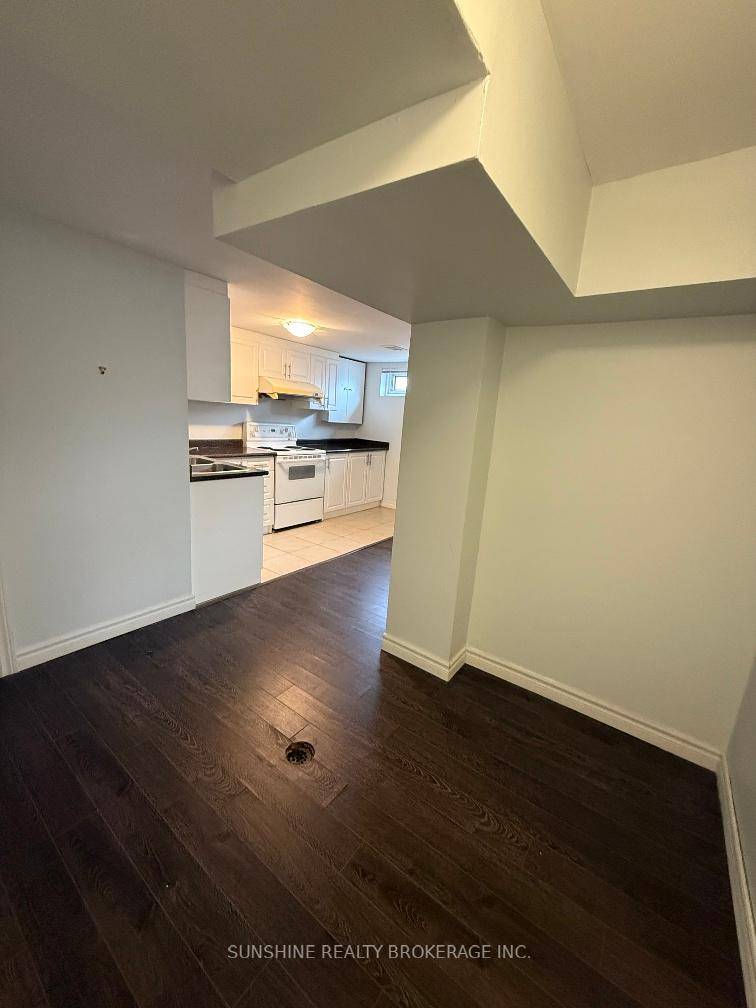 Lower Level Only ; Bright Bungalow In Desirable Richmond Hill.
