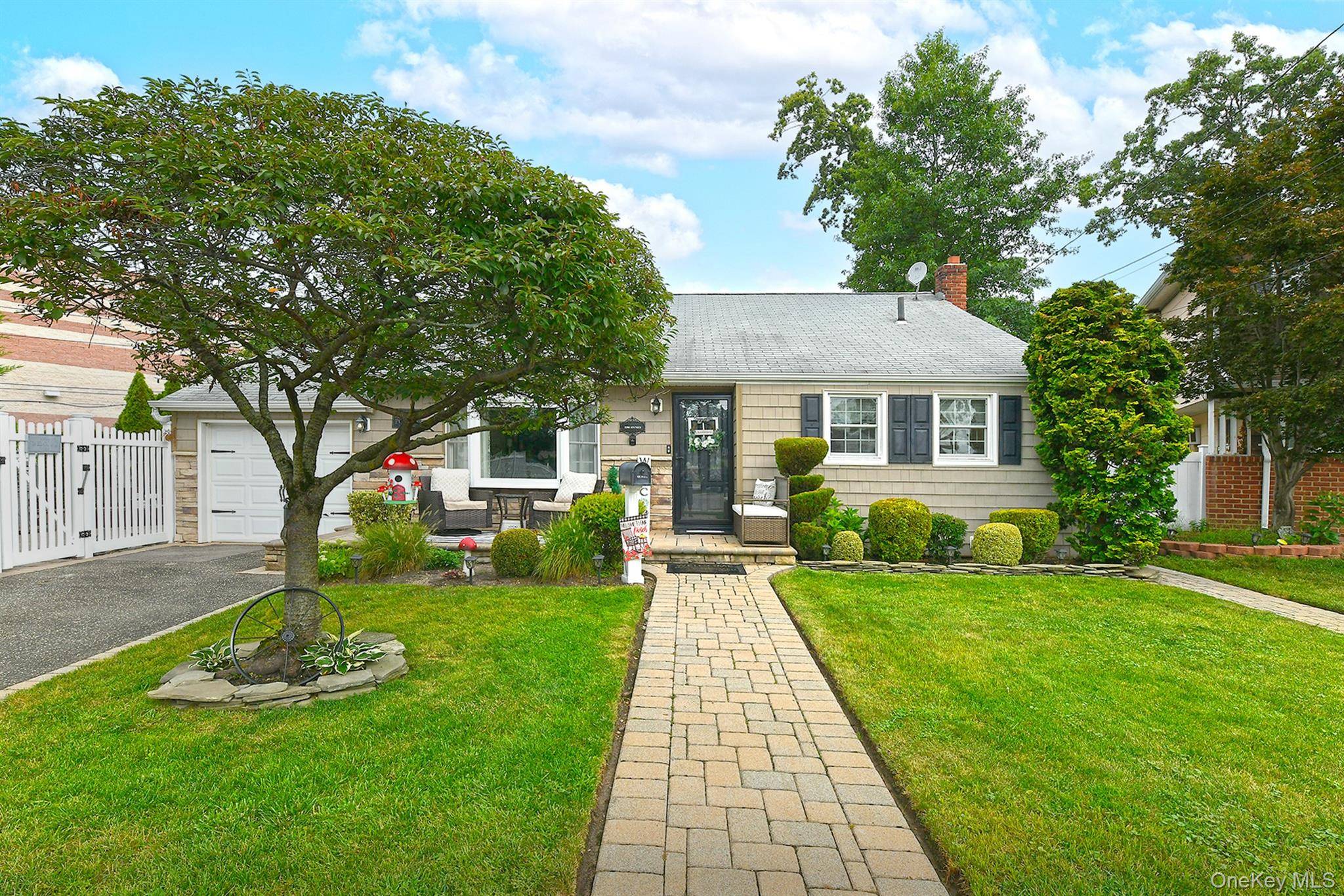 This Front to Back Split, Bellmore home, situated on a cul de sac, is fabulously appointed and has every desirable feature a homeowner could want.