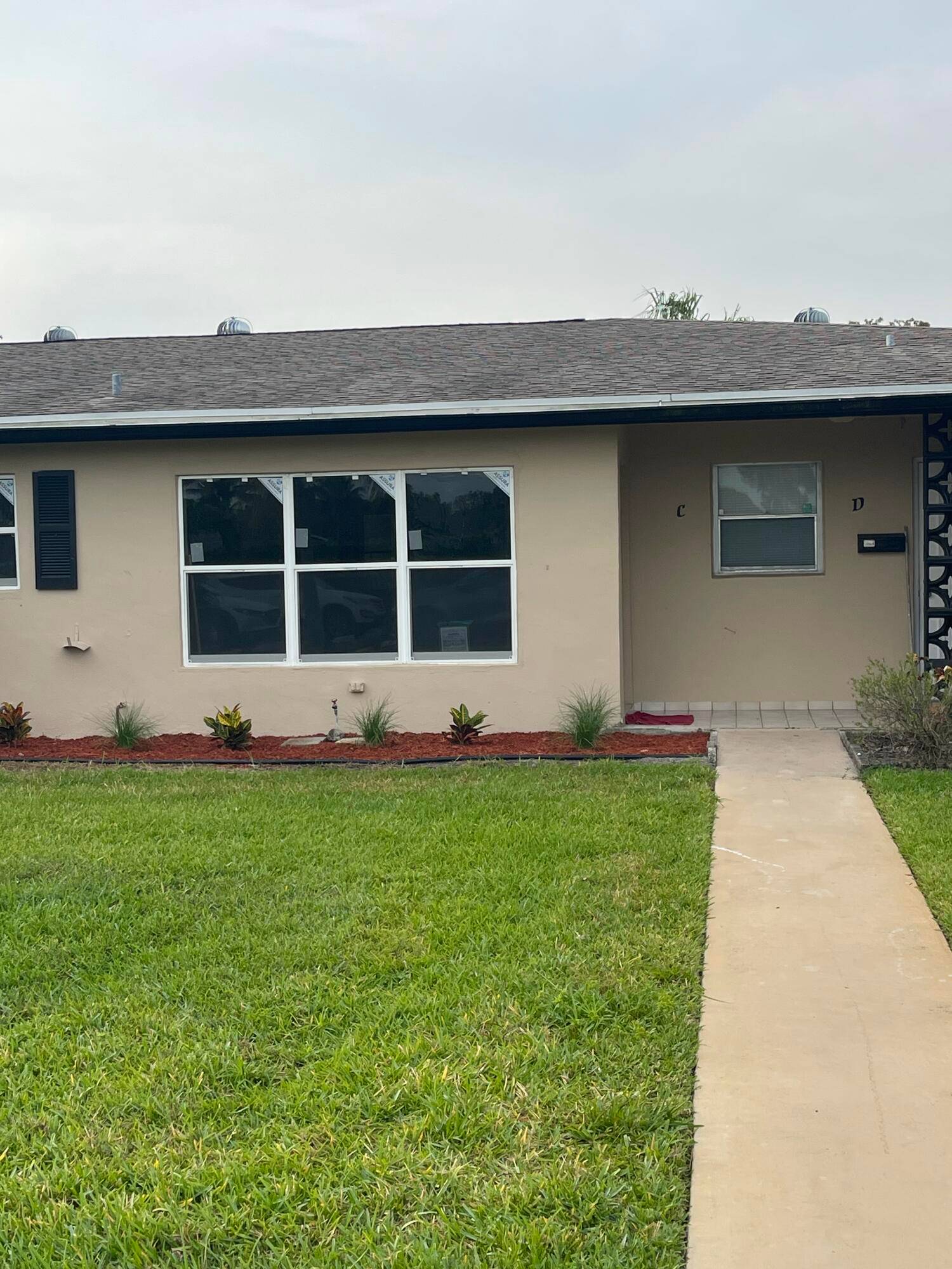 Welcome to this stunning, fully renovated 1 bedroom, 1.
