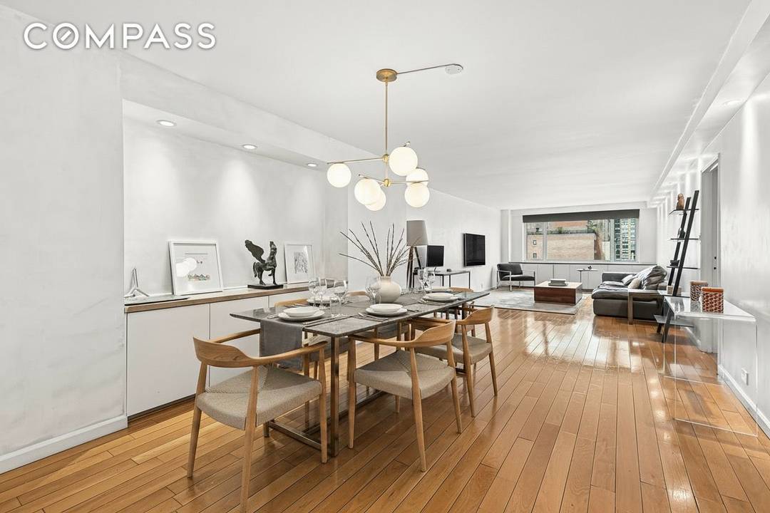 Oversized 2 Bedroom Condo in Prime Manhattan Location.