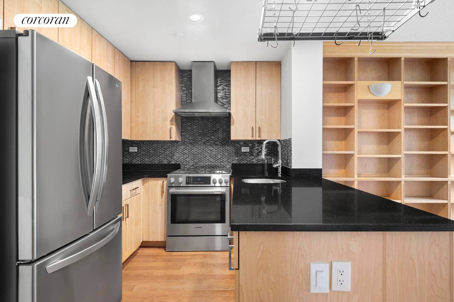 GLORIOUS CONDO TWO BEDS TWO BATHS Located in a modern mid rise building in historic Hudson Heights, this affordable condominium has it all !