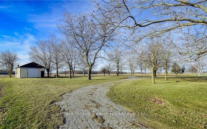 Build your dream home right here on this ideal country lot !