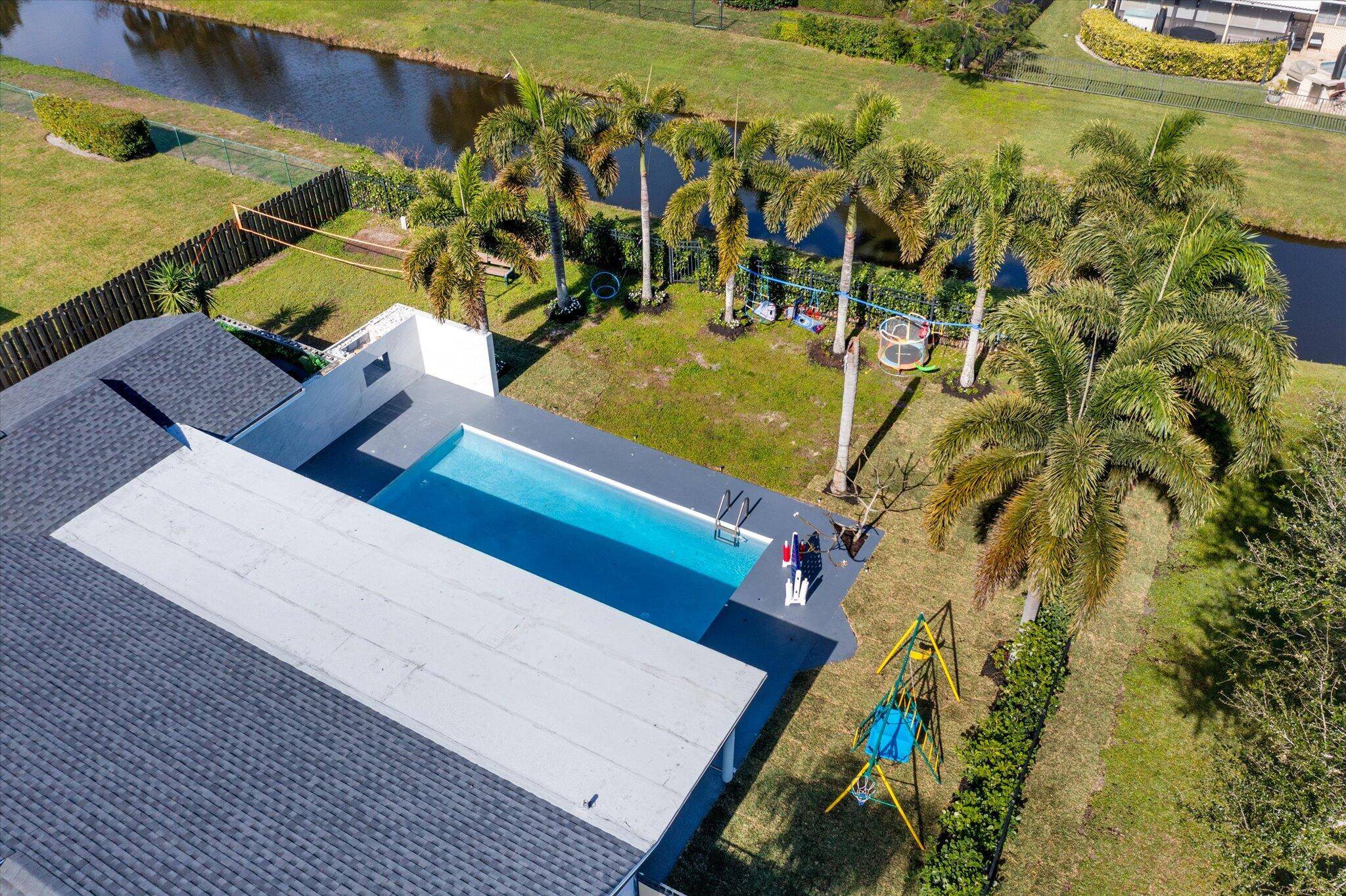 Cozy, spacious and peaceful 5BR 3BA POOL HOME in the heart of Wellington.