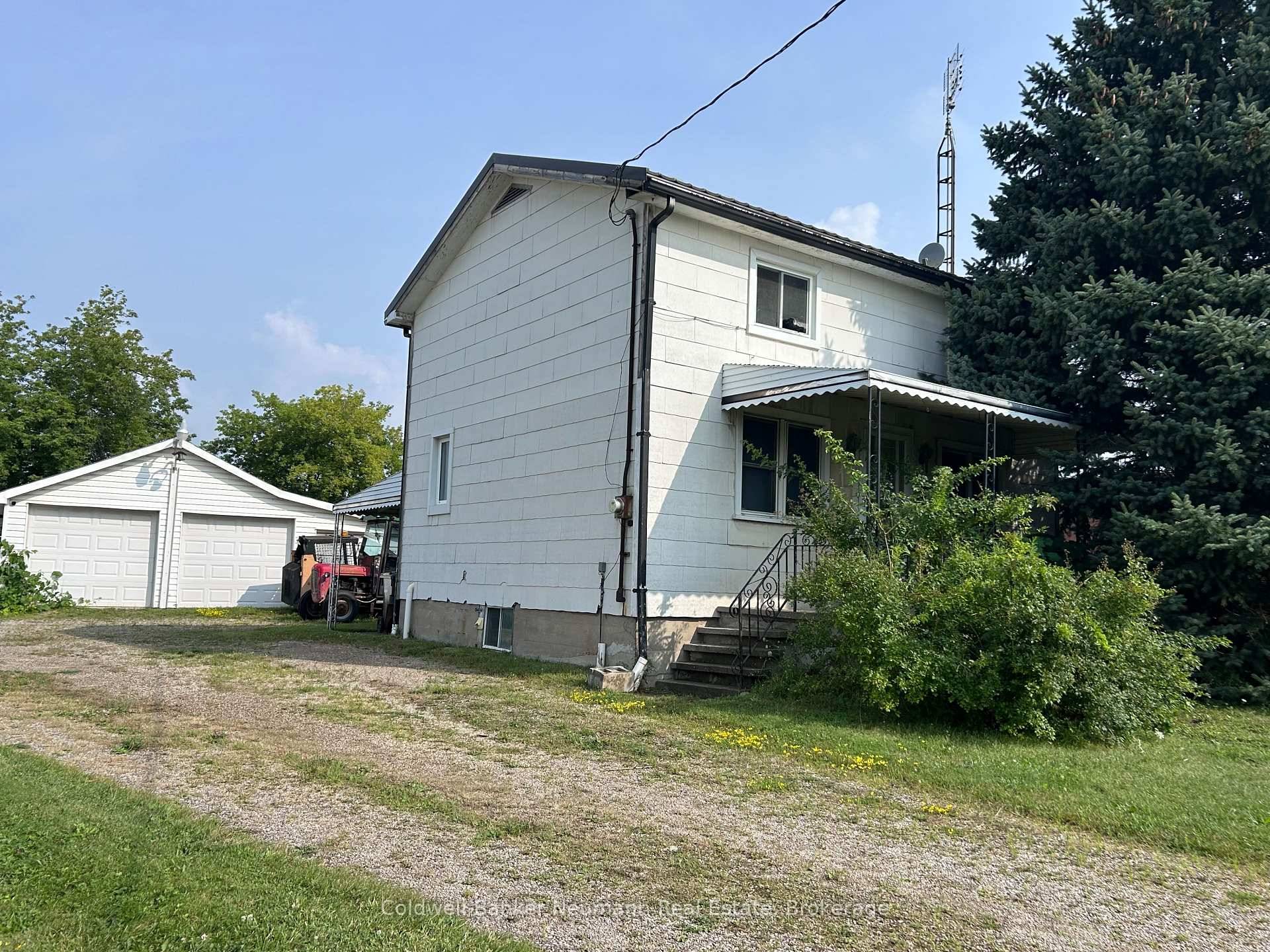 Here's a great opportunity to have your business and live on the same property.