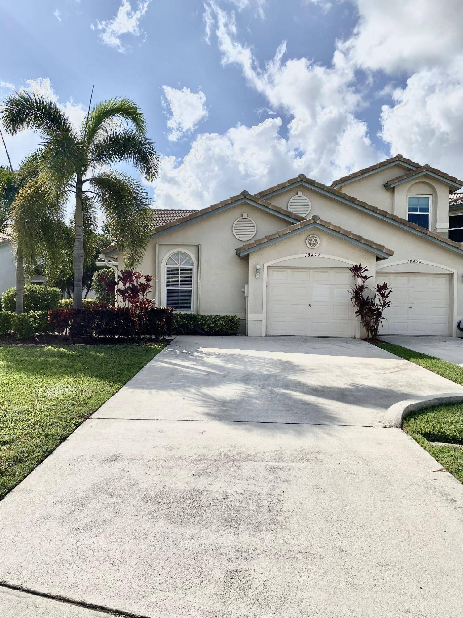 PERFECT LOCATION, LOW HOA !