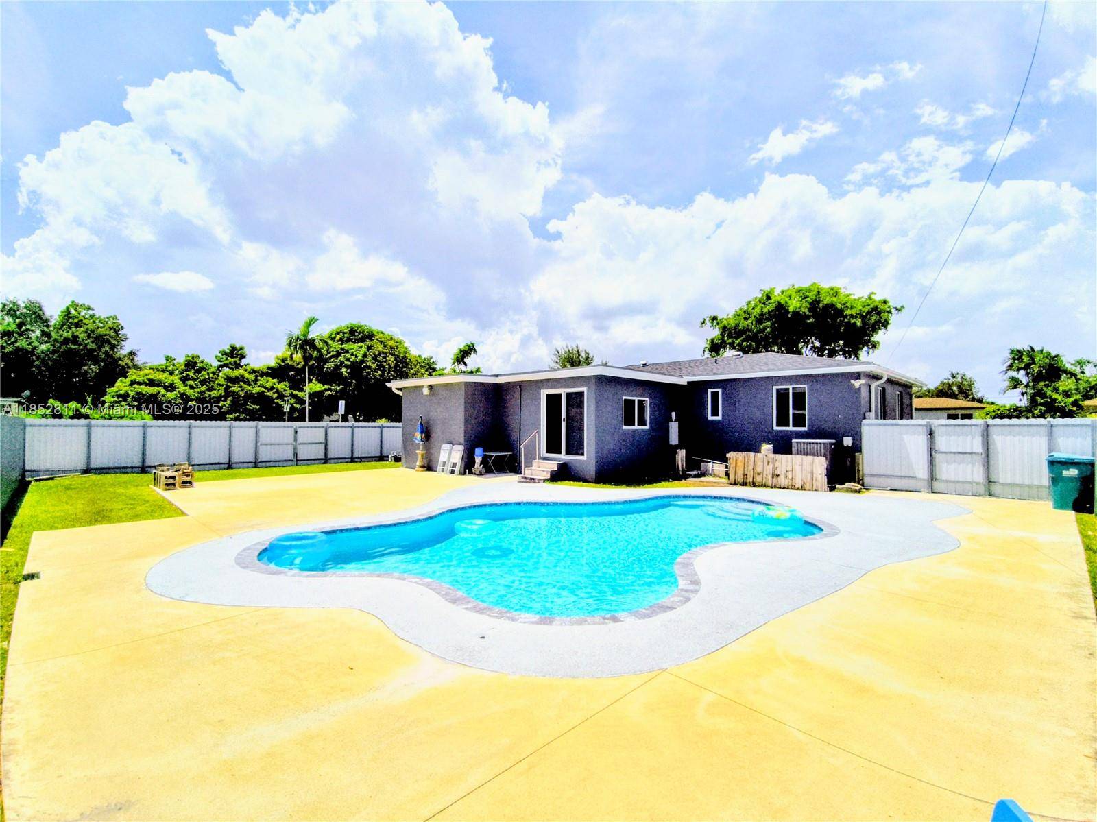 PRIME CORNER LOT POOL HOME !