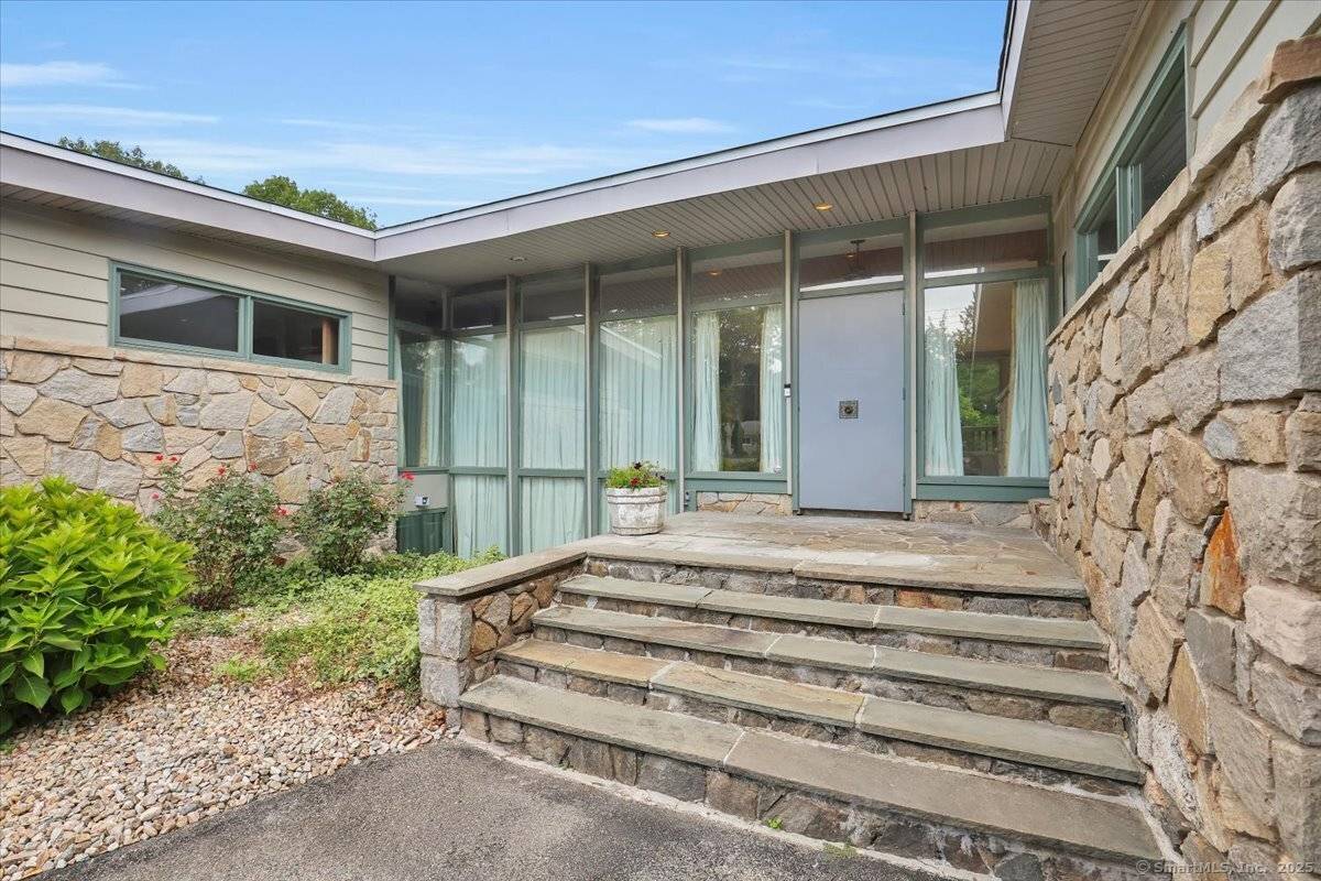 Architecturally designed Contemporary home on 2.