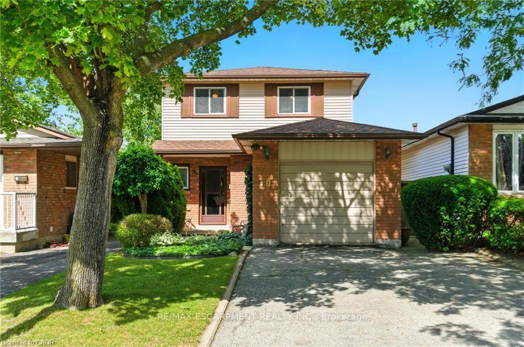 Large 4 bedroom home on the West Hamilton Mountain with a finished basement.