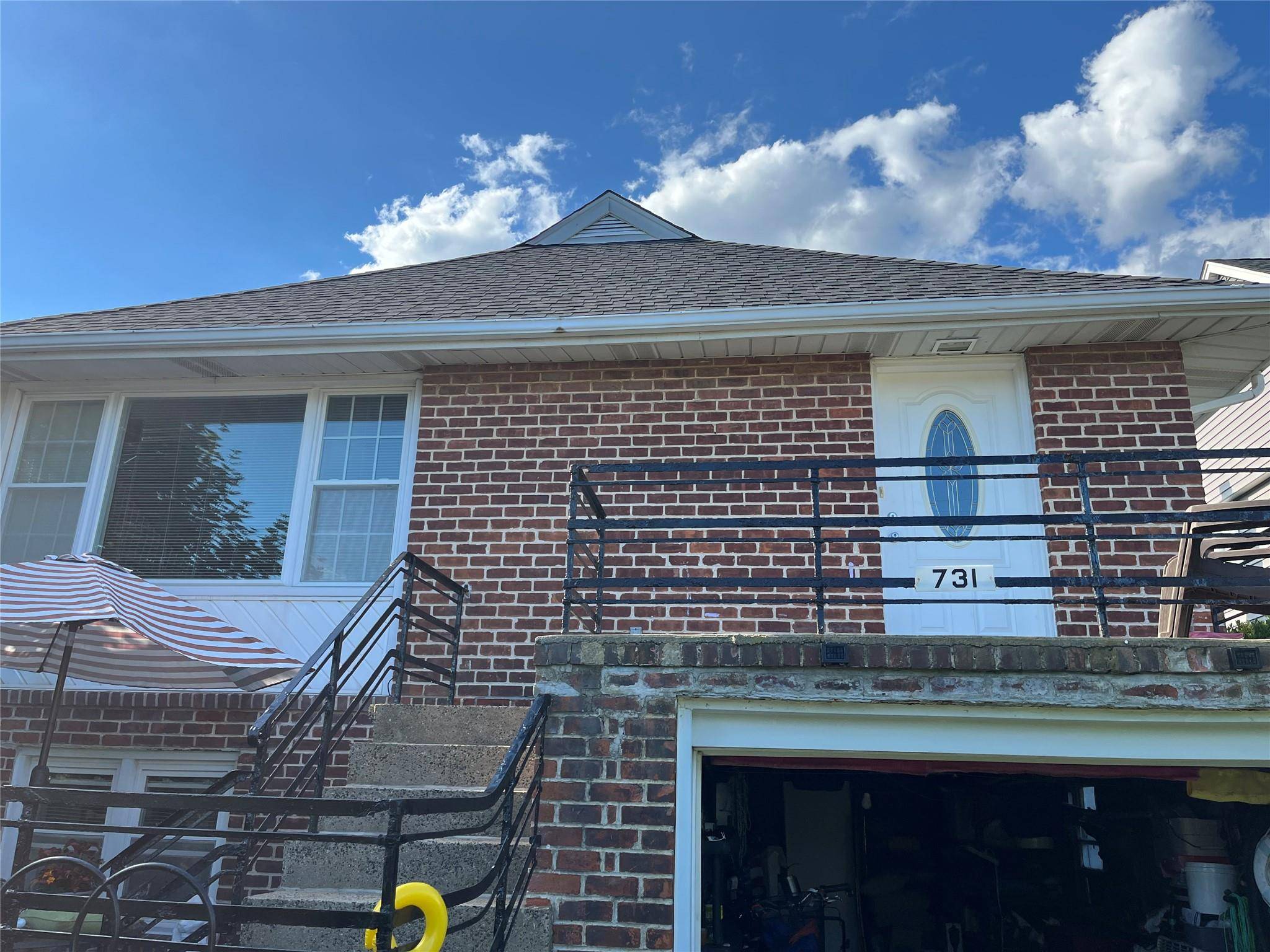 Spacious 3 bedroom, 2 full bathrooms just a few blocks away from the beach and boardwalk.
