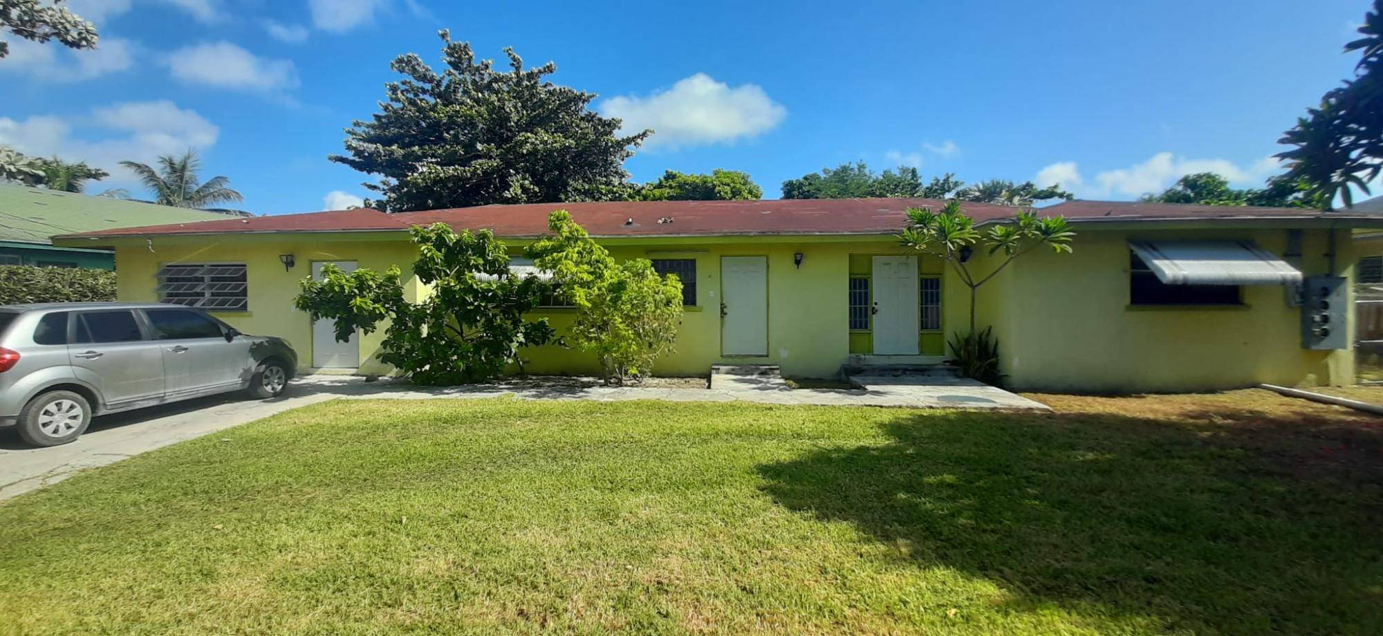 SANDILANDS VILL TRIPLEX Triplex New-Providence