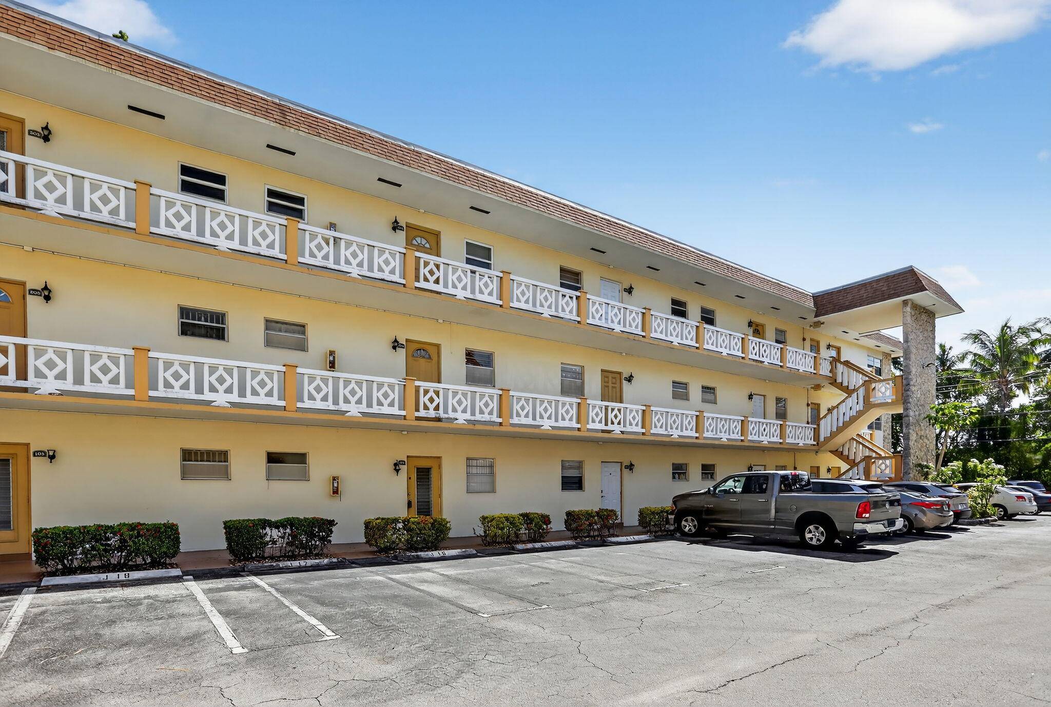 5111 W W Oakland Park Boulevard Condo Palm Beach
