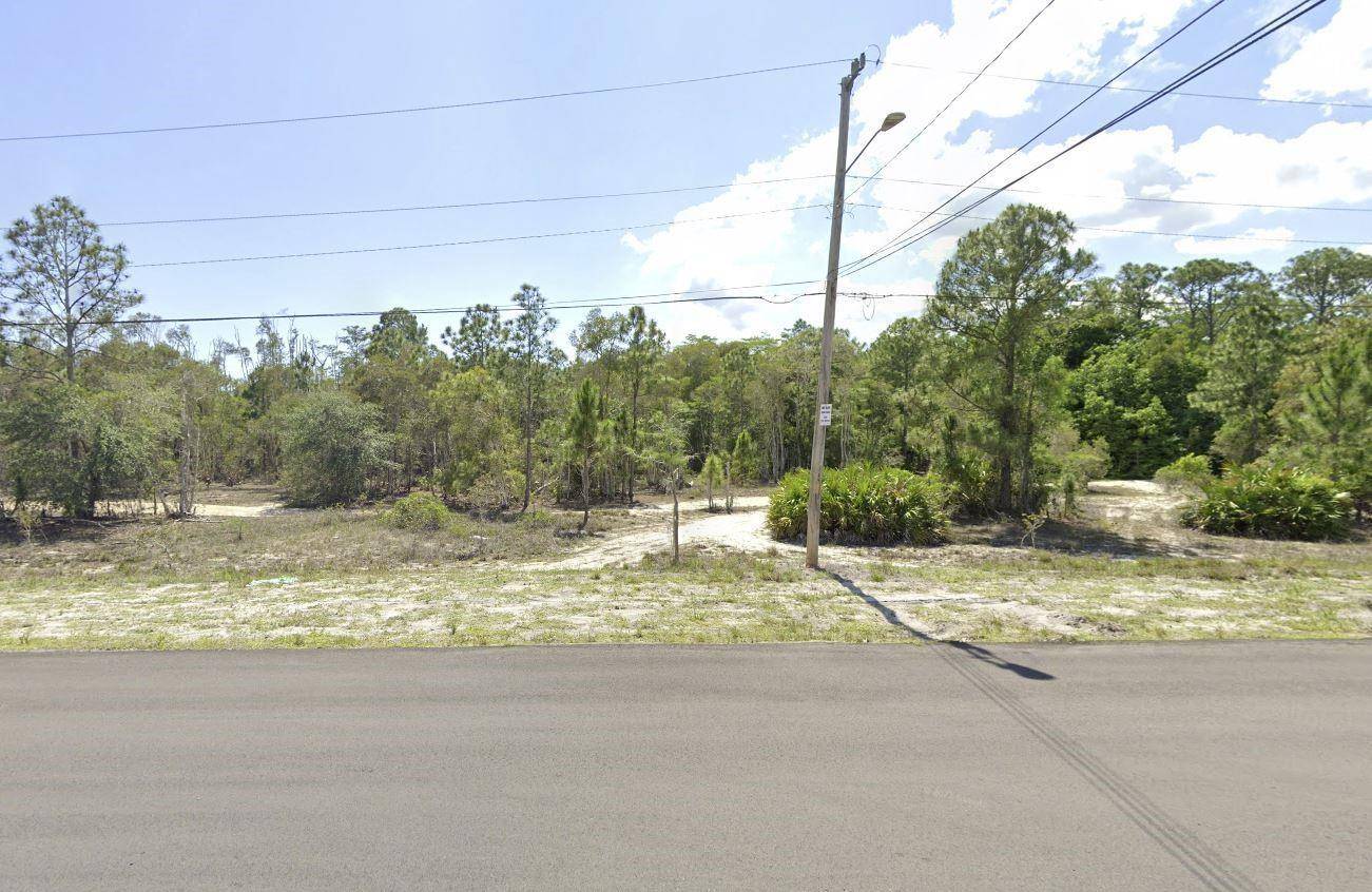 Do not miss out on this opportunity to build your dream home on this high and dry 0.