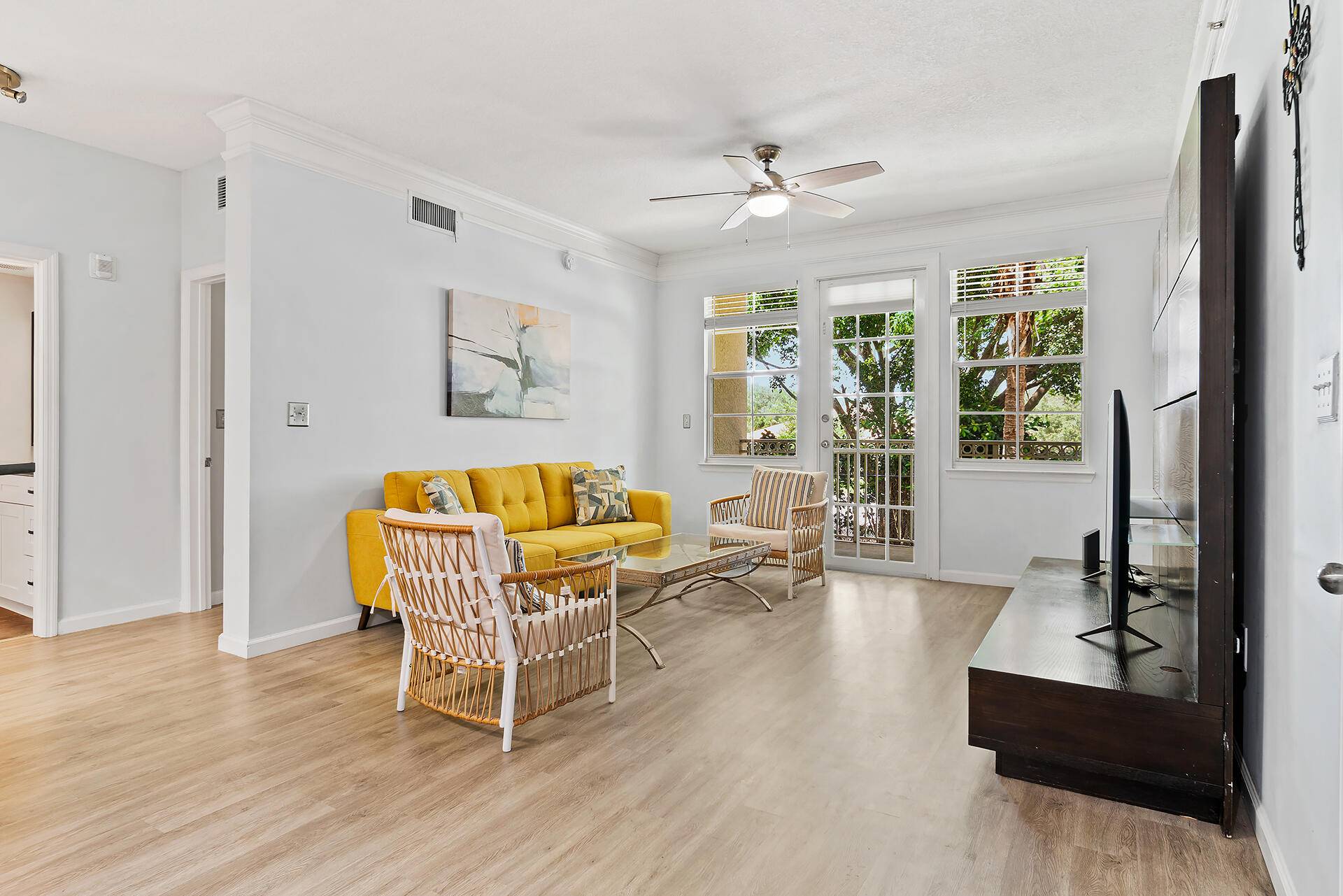 INVESTORS ! Beautiful updated 2nd floor apartment in gated Mezzano ; all ages welcome.