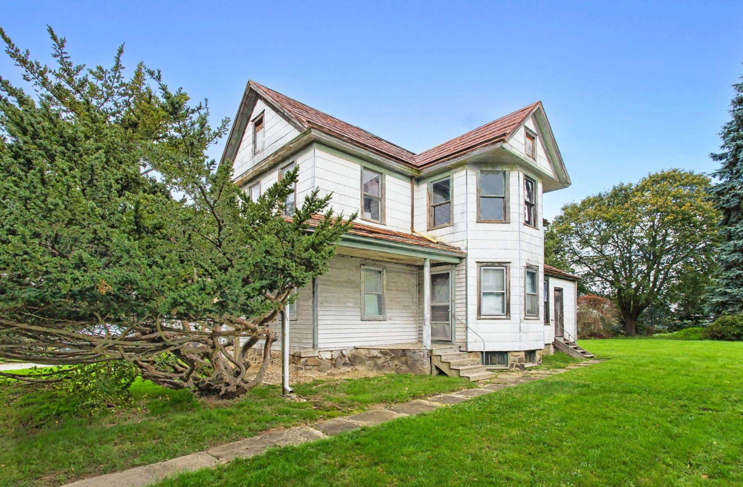 Remarkable chance to transform a quintessential Greenport gem