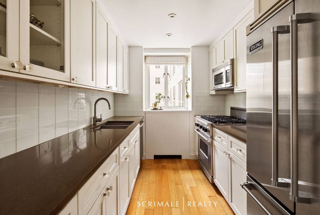 Enjoy serene treetop views and a flexible layout in this beautifully maintained convertible two bedroom, two bathroom residence located in the D Tower.