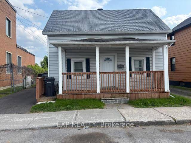 Welcome to this cute and cozy 3 bedroom, 1.