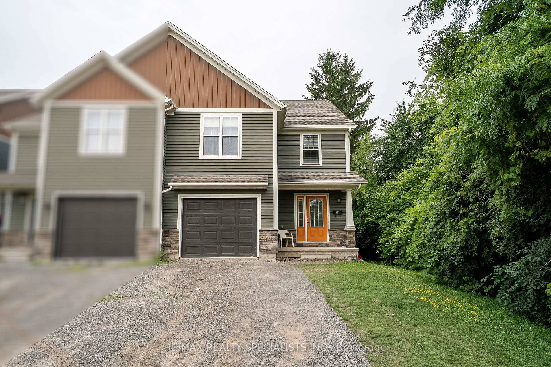 Attention Investors ! Great Location !