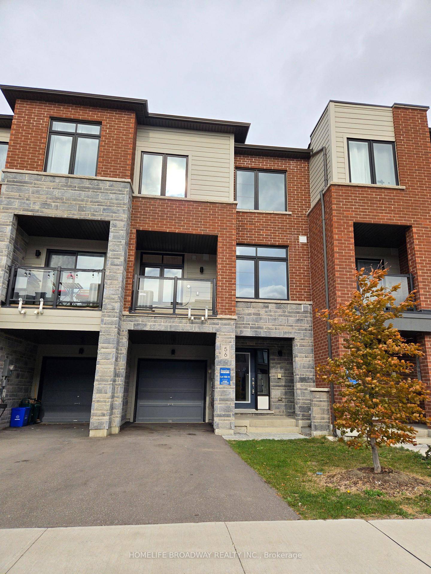 3 Bdrm Luxury Town In Central Newmarket, Steps to Upper Canada Mall, GO Bus Terminal, Buses, South Facing, Spacious, 9' Ceiling On Main FL, Modern Kitchen W SS Appliances amp ...