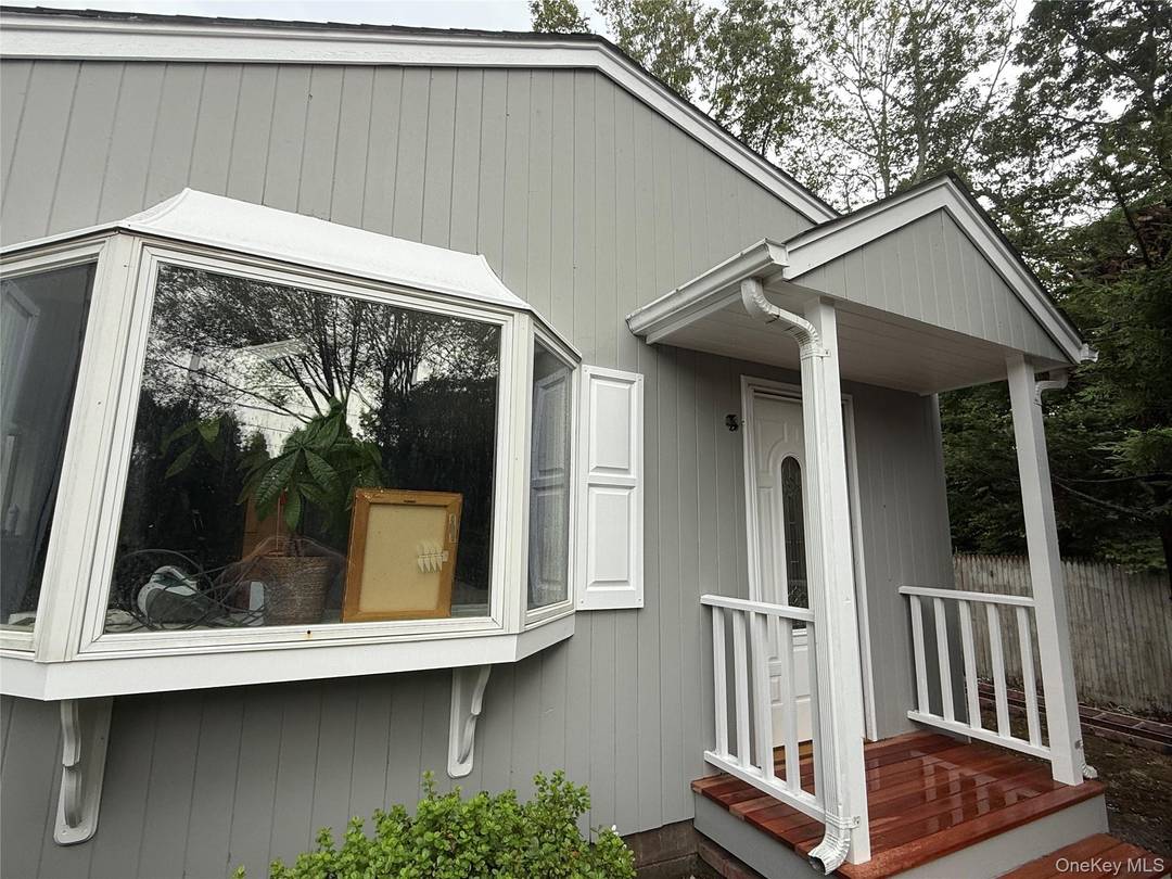 This 0. 34 acre property features a 1.