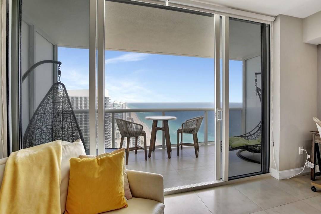 Breathtaking ocean views from this 46th floor apartment.