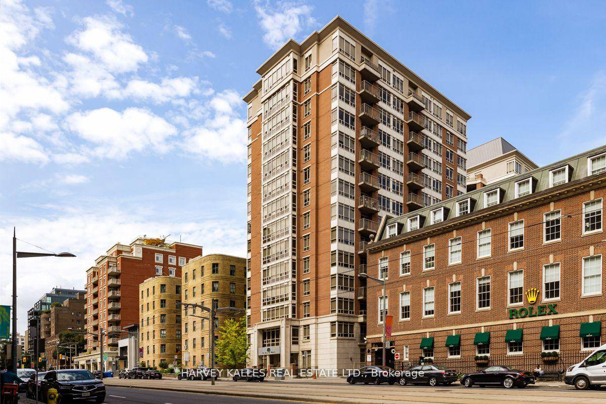 Welcome To This Bright And Airy 2 Bedroom, 1 Bathroom, Corner Suite Located At The Carlyle.