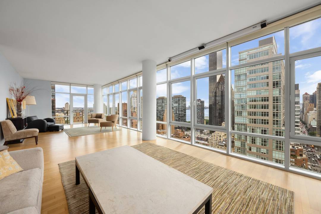 Enjoy Sweeping Manhattan Skyline amp ; River Views from this exquisite 3 bedroom, 3.