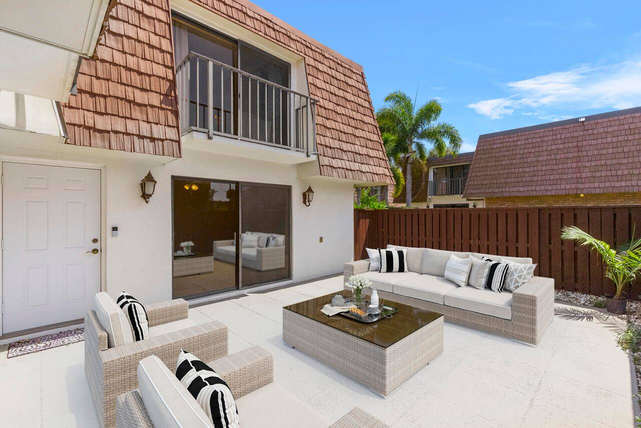 Recently Updated, Turn Key Townhome in Sunset Trace !