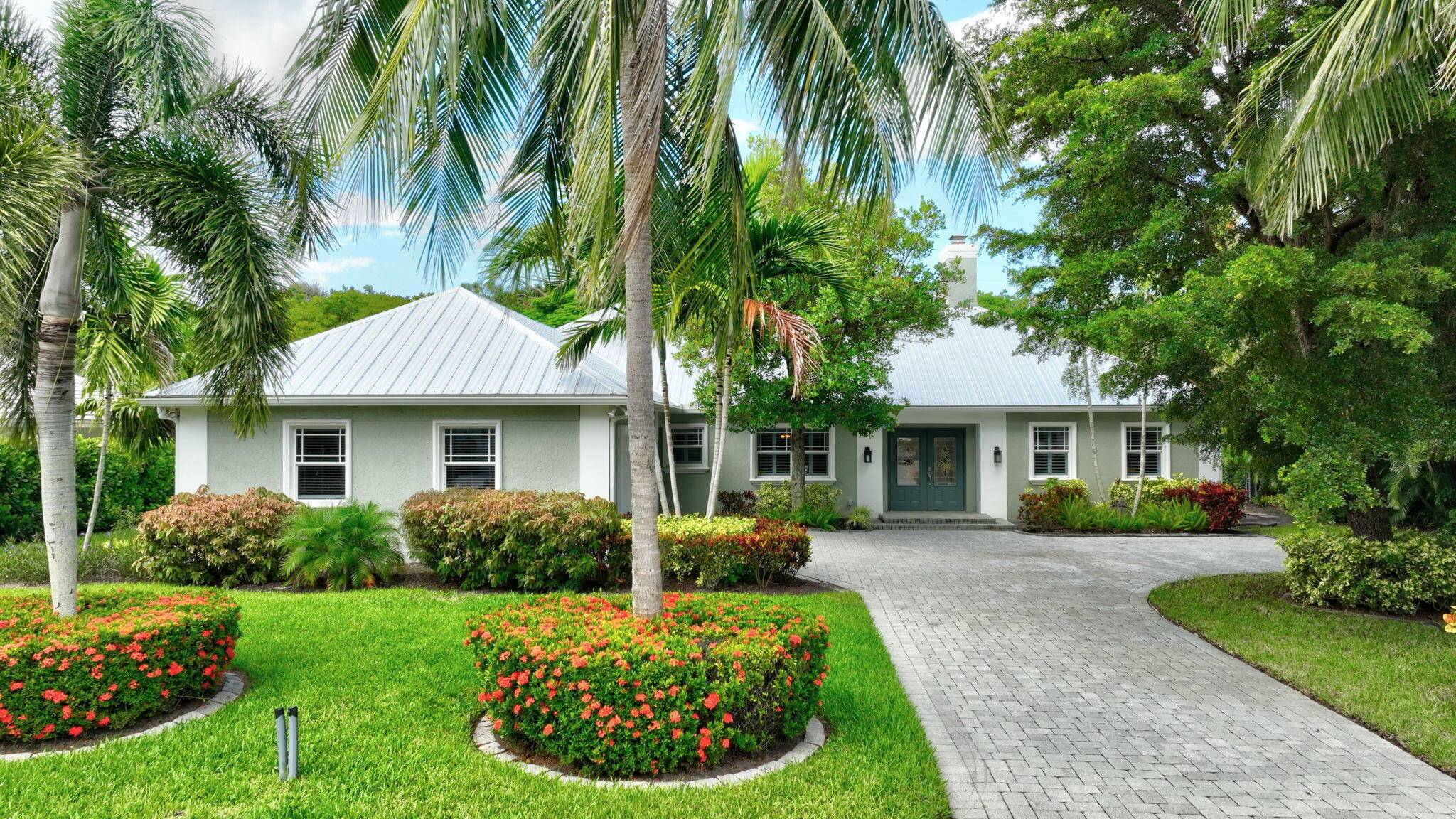 ELEGANT CBS HOME IN SOUTH SEWALL'S POINT PRIVACY, COMFORT TIMELESS APPEAL.