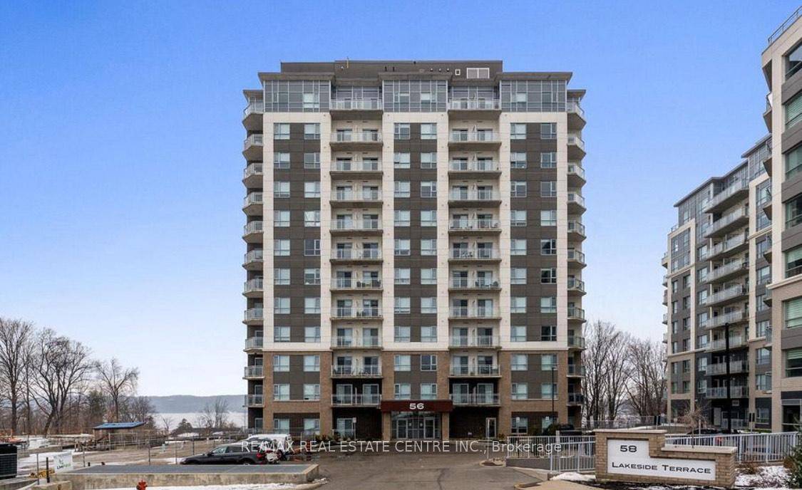 Welcome to Lake VU2 ! ! This 2 bedroom condo boasts 917 sq.