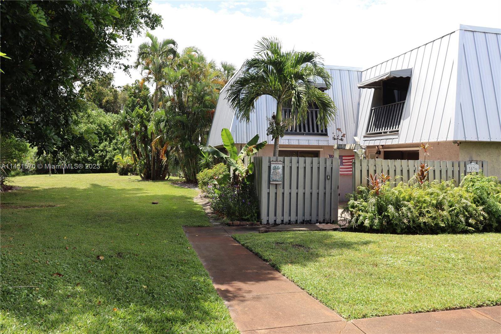 Ready to move in spacious town house in a quiet and friendly community near Sandsprit park, beaches, restaurants, shops, and Downtown Stuart.