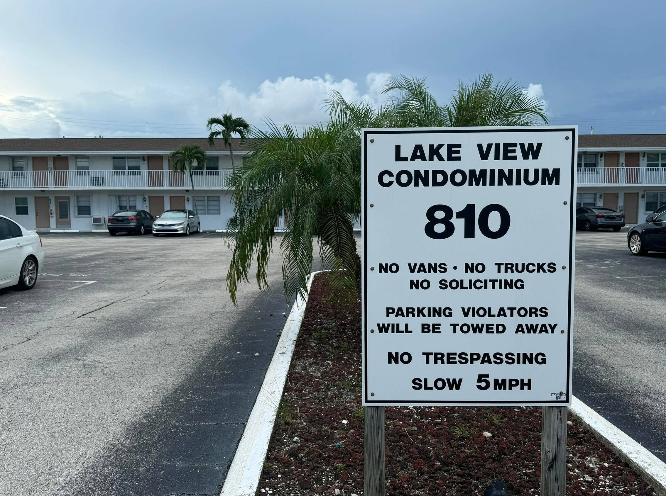Fantastic investment opportunity just steps from the Intracoastal, nearby park, and only minutes away from the exciting new developments and restaurants in Lake Park.