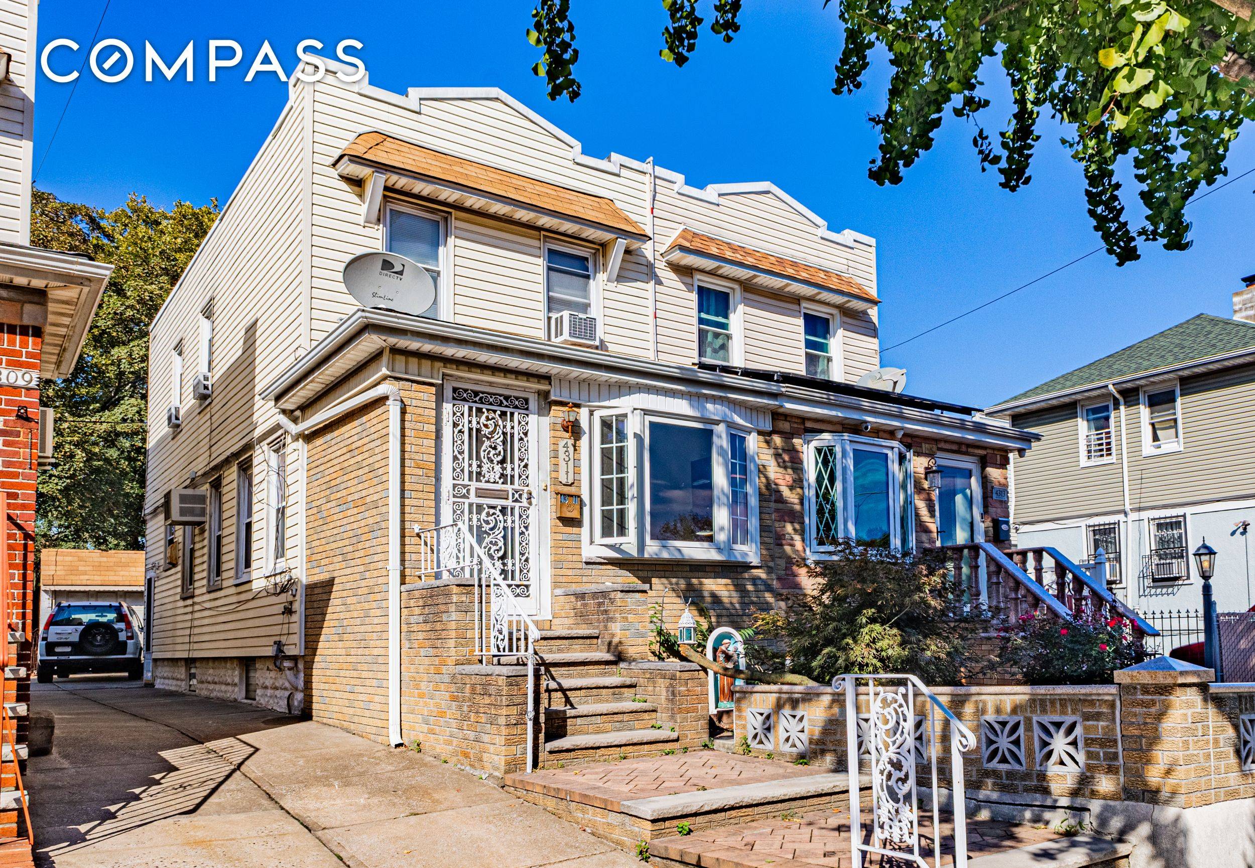 Single Family Home with Garage in Flatlands !