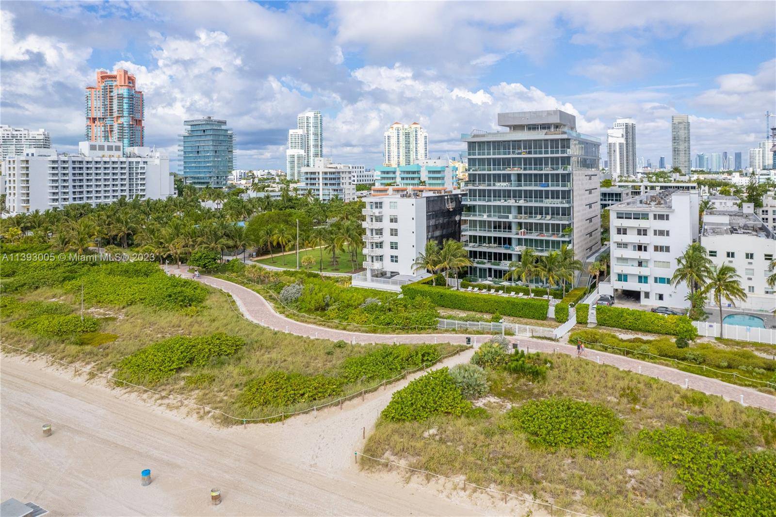 Designed by star architect, Enrique Norten, 321 Ocean offers only 19 exquisite residences in the highly sought after neighbor, South of Fifth.