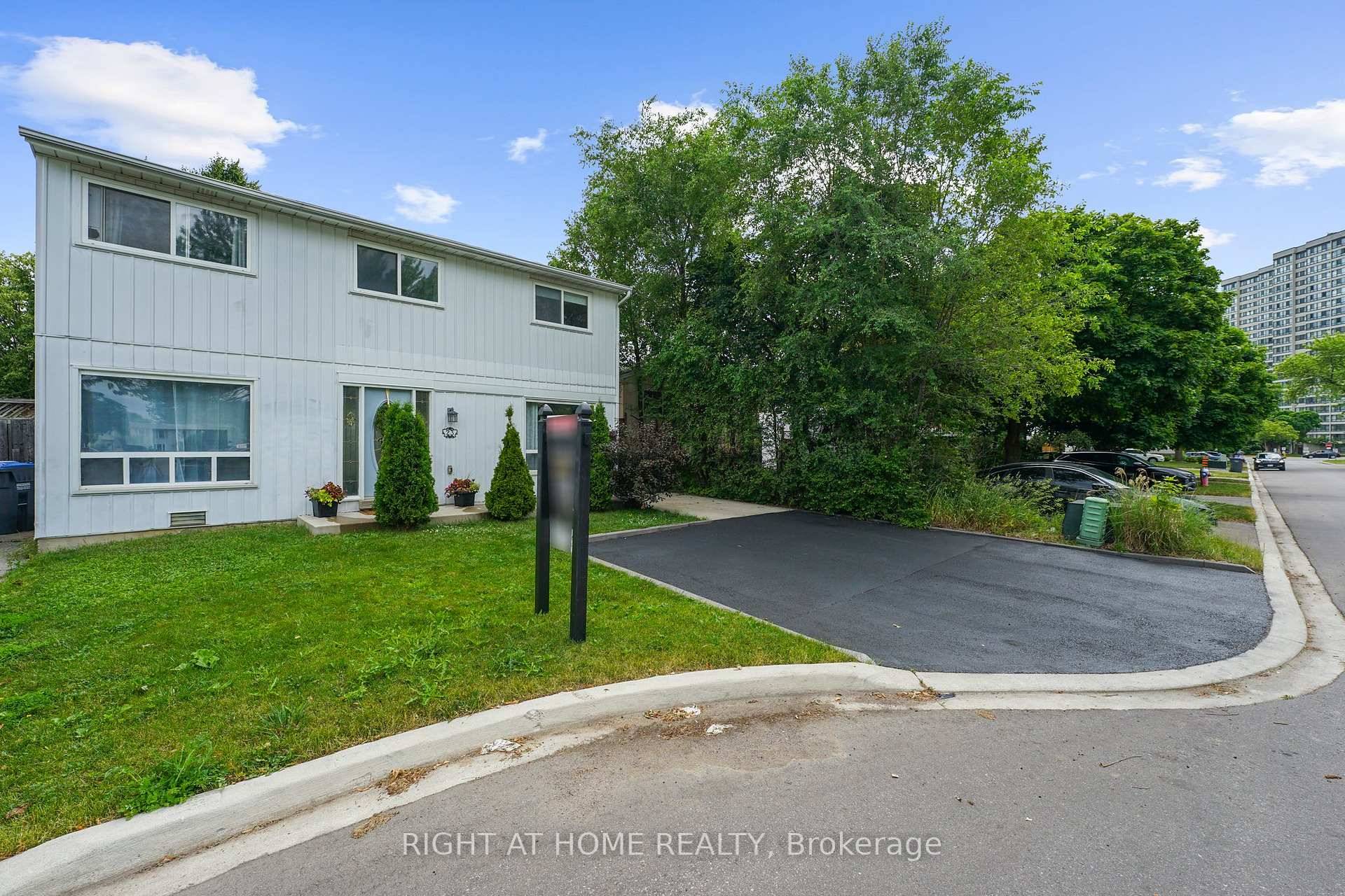 A Rare Detached Gem Perfect for First Time Buyers !