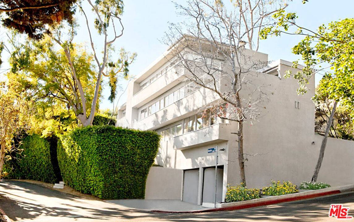1237   Hilldale Ave 5BR Sunset Strip La