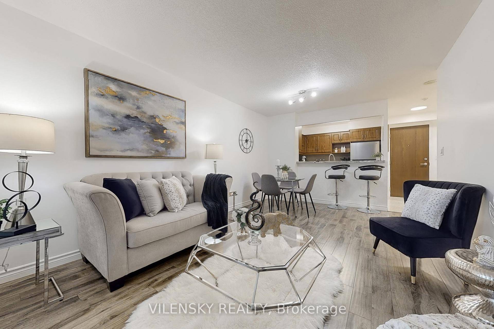 Welcome To Newtonbrook East In The Heart Of North York !