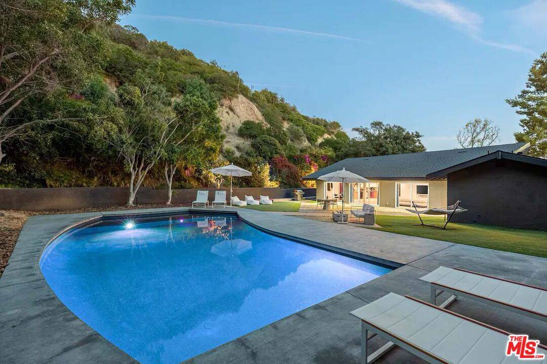 9289   Swallow Dr 4BR Sunset Strip La