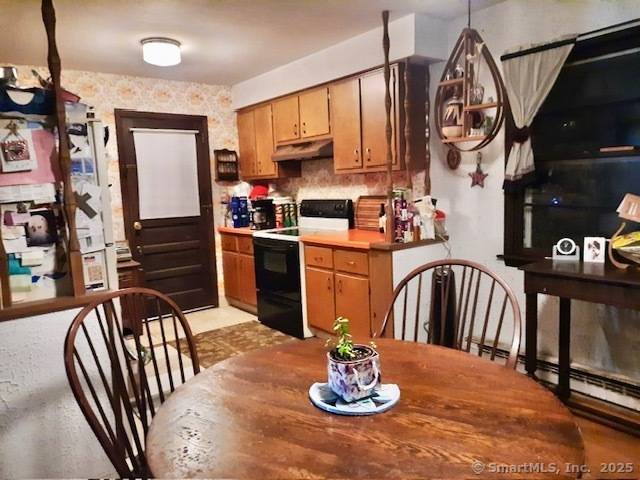 Opportunity knocks with this 3 bedroom home in the desirable Candlewood Shores community where you can enjoy a beautiful sand filled beach, optional boat dock, seasonal activities and a large ...