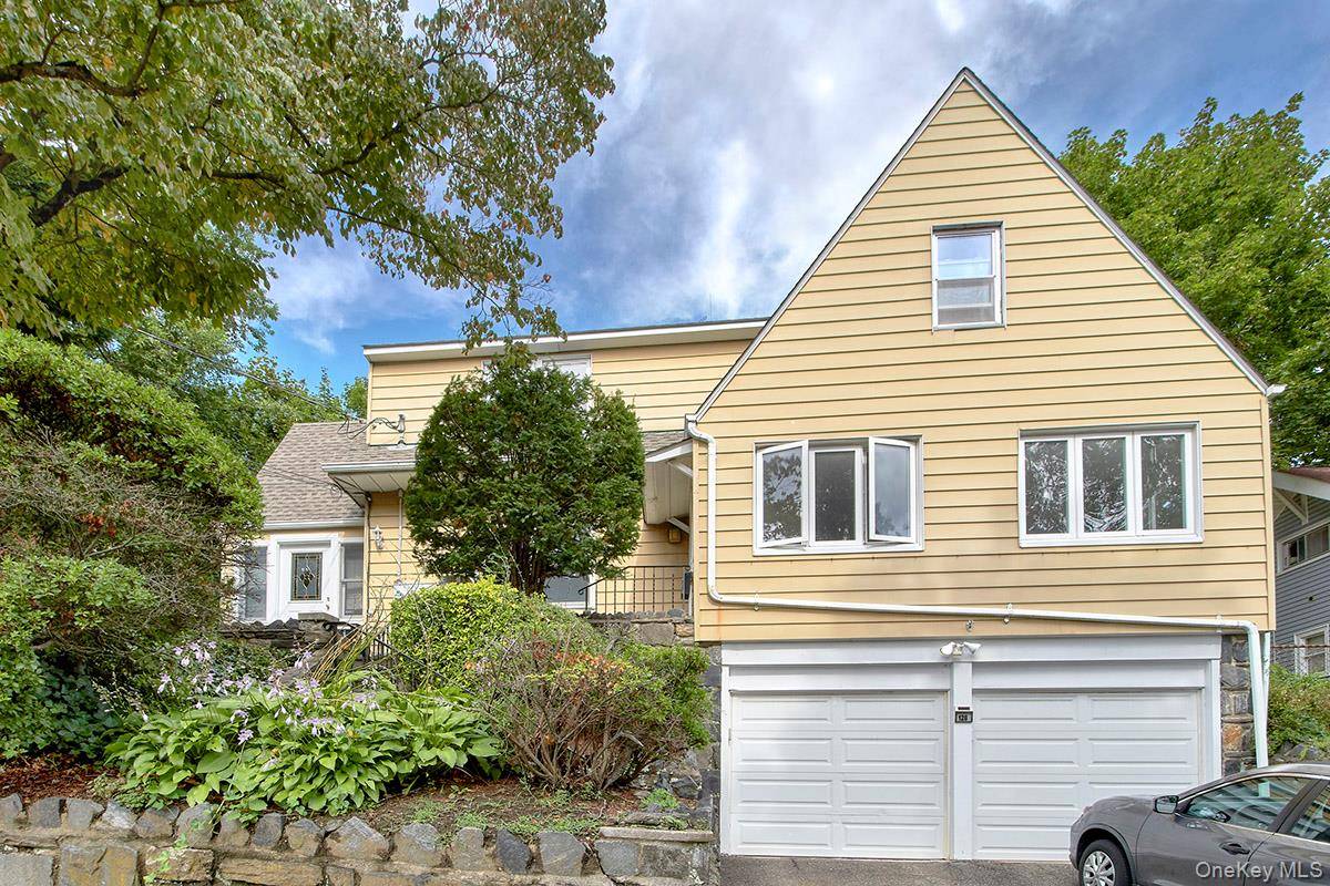 Beautiful newly renovated townhouse style apartment in walking distance to White Plains train station and downtown area.