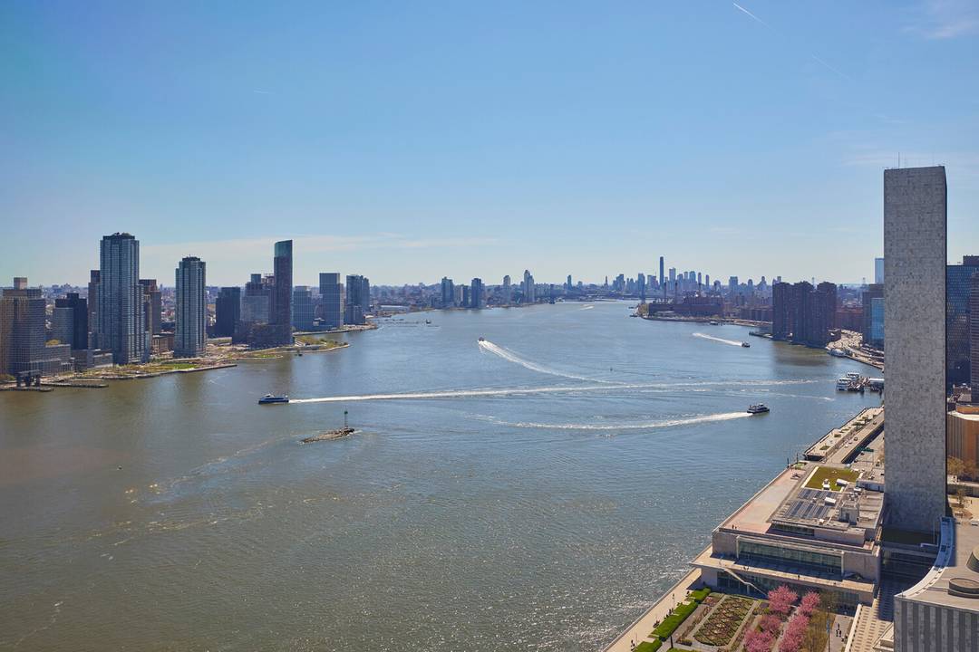 Beautiful Duplex Home with Breathtaking Views Enjoy some of the most spectacular South and West views anywhere in Manhattan from this elegant Duplex Penthouse home, which offers a luxurious Park ...