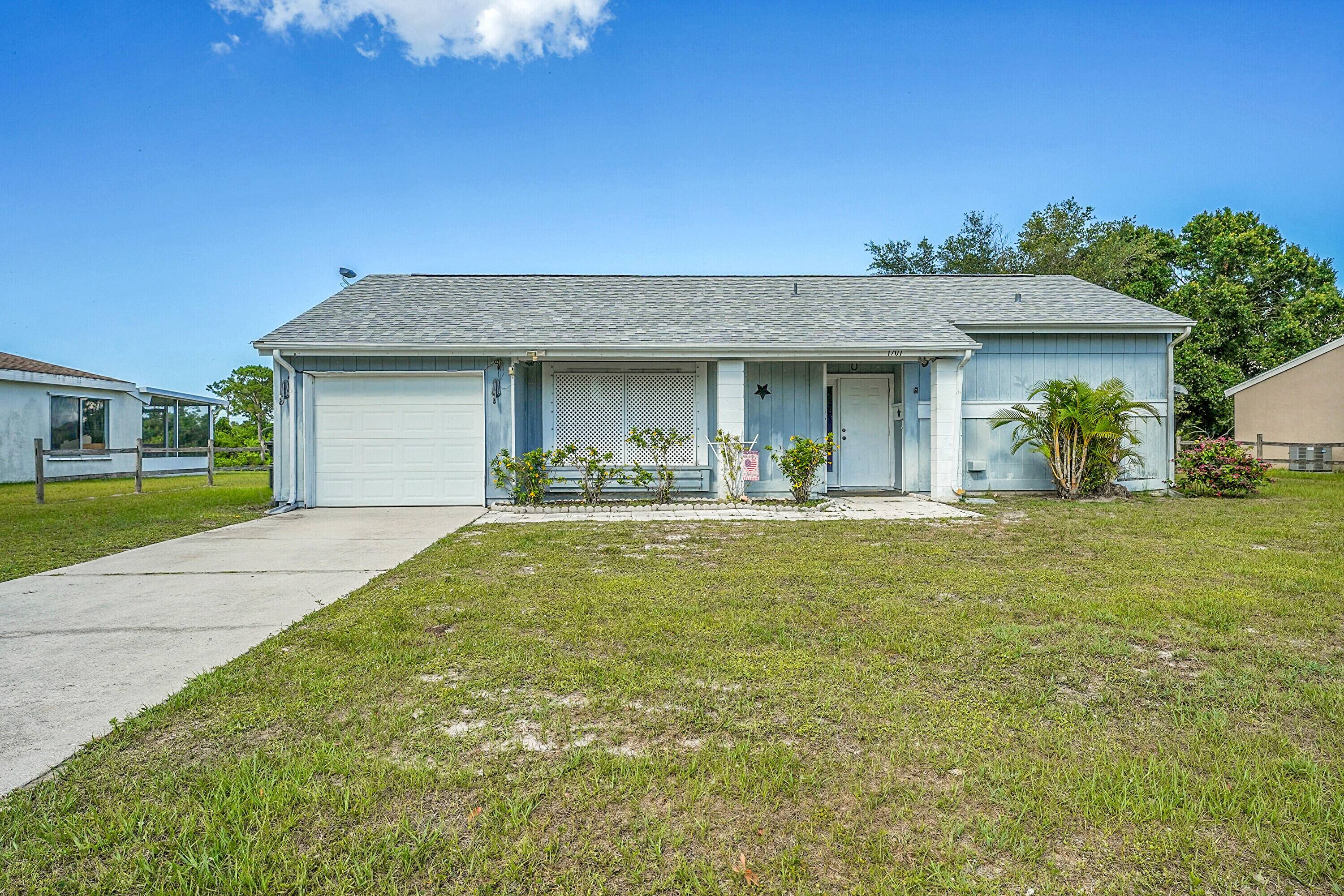 Welcome to this 2 bedroom 2 bathroom home !