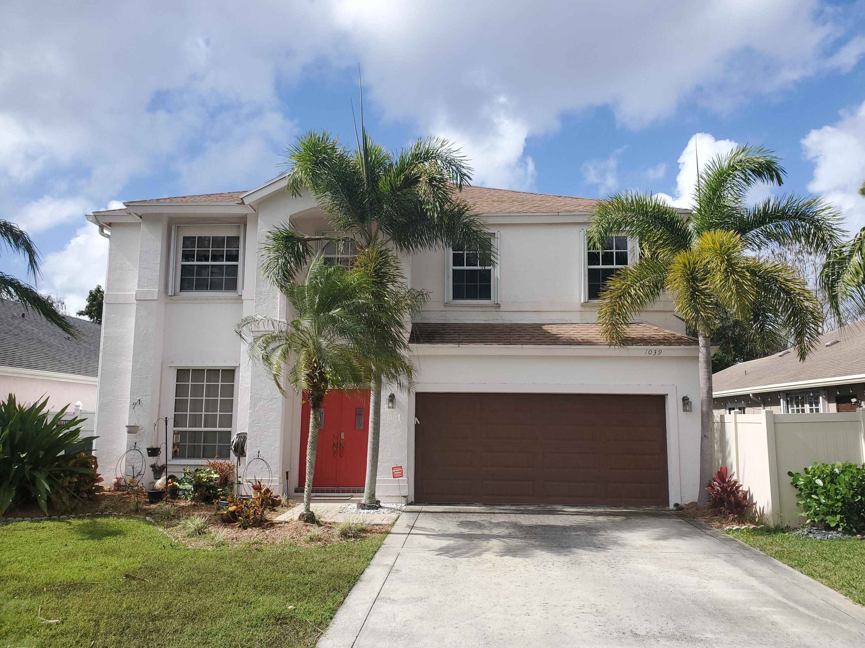 Beautifully updated pool home located in the perfect Wellington location !