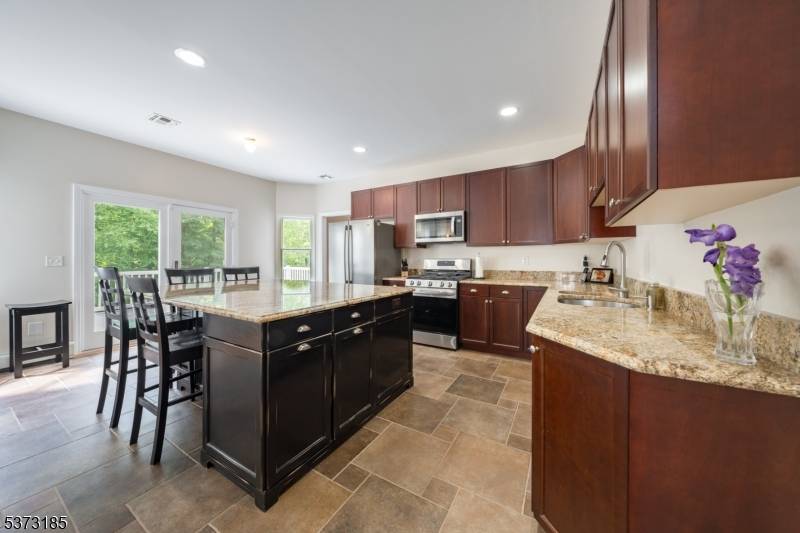 BEAUTIFUL, NORTH FACING 4 BEDROOM MORRIS PLAINS COLONIAL ON QUIET CUL DE SAC IN COVETED GLENMONT COMMONS NEIGHBORHOOD !
