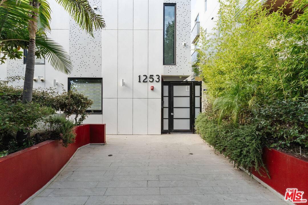 1253  N Sweetzer Ave 1BR Sunset Strip La