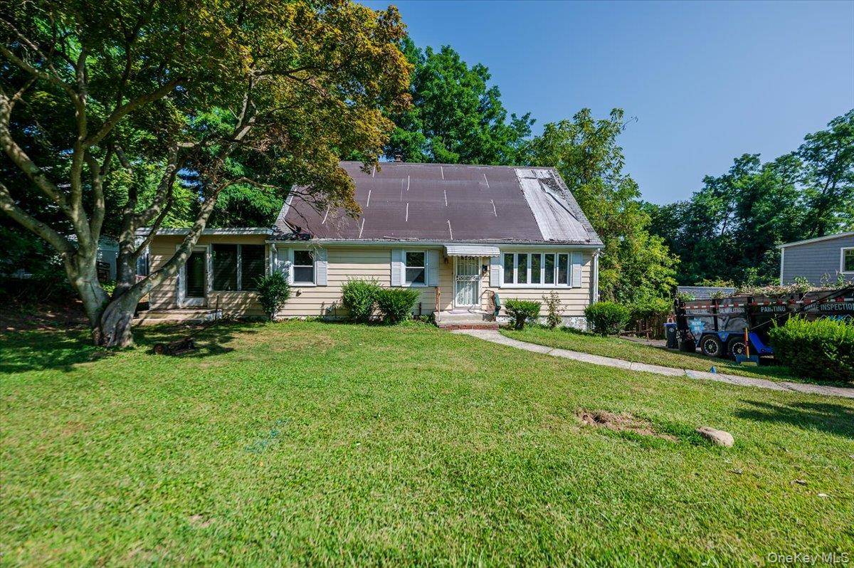 New Listing 10 Hampton Terrace, White Plains, NY Endless potential in White Plains !