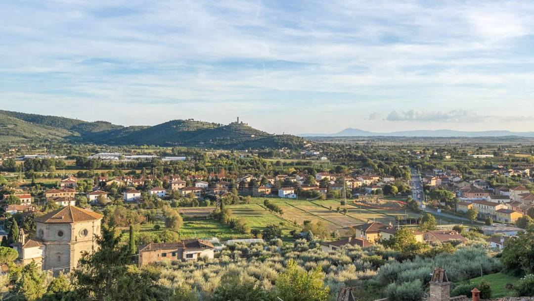 Exclusive 17th-century historic residence with a 220 m²  terrace, high-quality finishes and views over the Valdichiana, in Castiglion Fiorentino