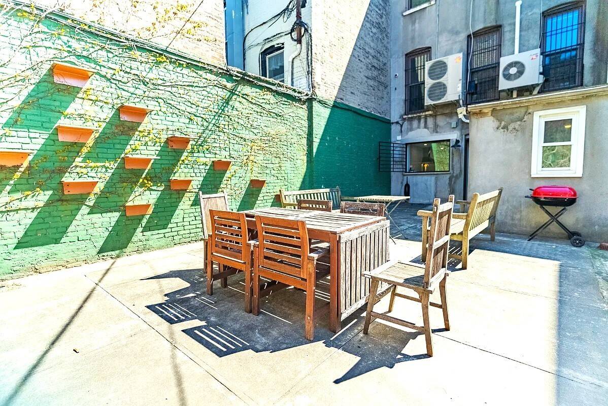Follow me on IG See_yourself_living_here Duplex Garden Bedford Stuyvesant Apartment rich in amenities ABOUT APARTMENT Large Open Concept Original Beautiful Hardwood floors throughout Abundance of natural sunlight Tons of storage ...
