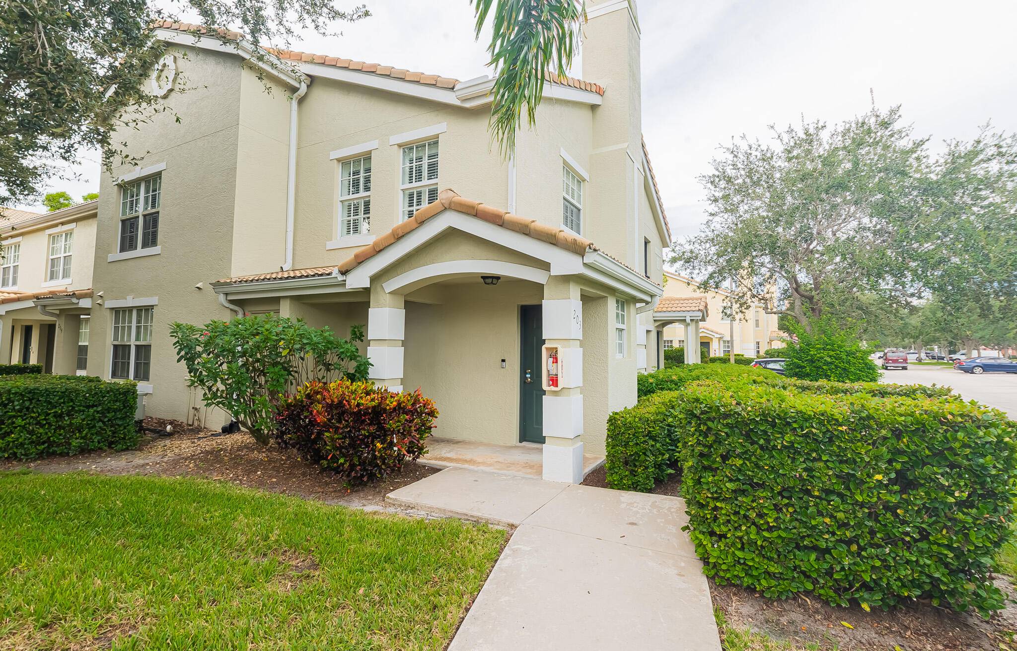 Beautiful corner 2nd floor 2BR 2BA condo ready for immediate move in !